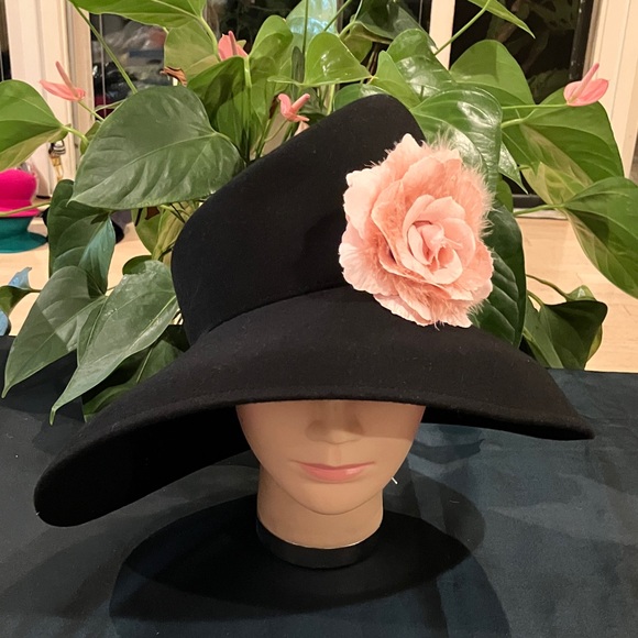 Chic Wool Asymmetrical Wide-Brim Hat with Pink Fur Flower - Picture 1 of 4
